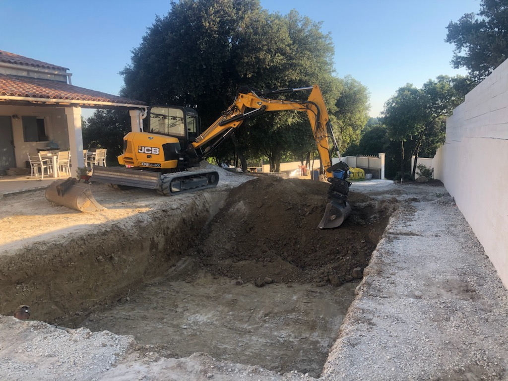 Terrassement piscine Montfrin